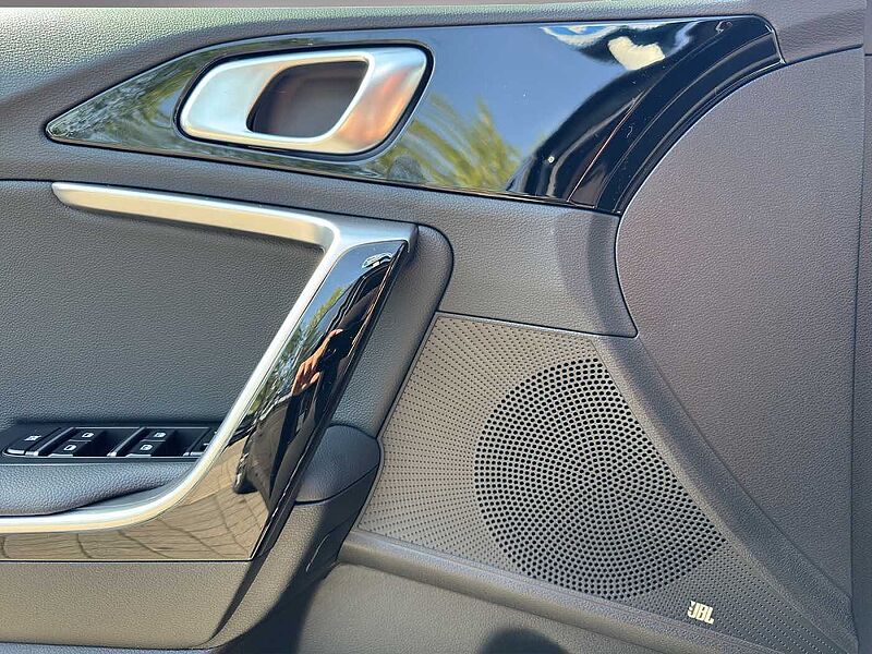 Kia Ceed 1.5 T-GDI  DCT7 Ultimate Edition mit Style- und Sound-Paket